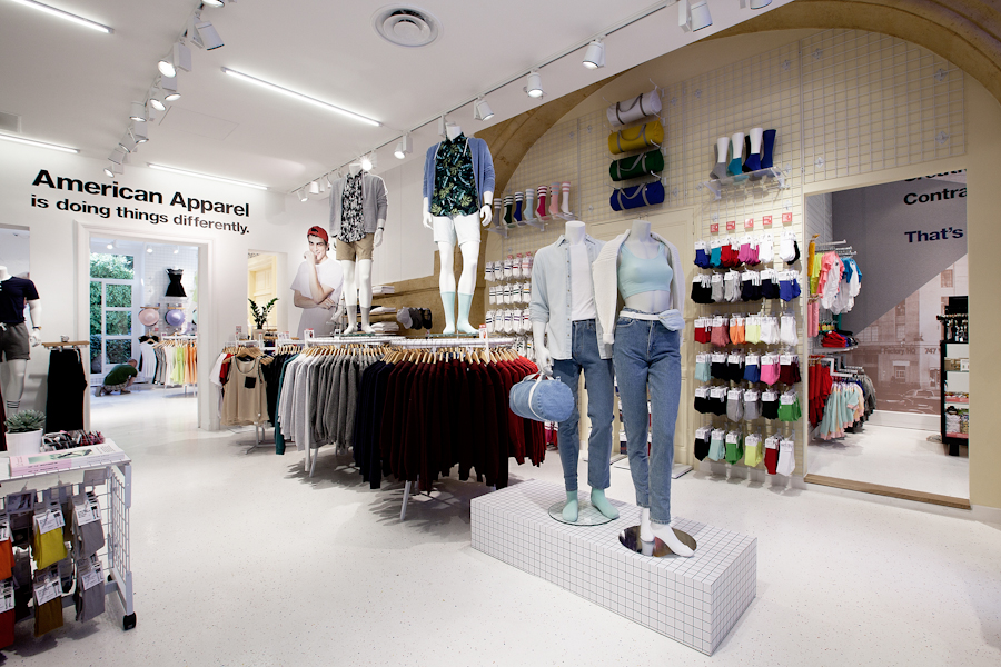 aldo_paredes_american_apparel_aix_en_provence_boutique_hd-13