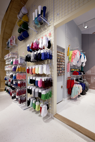 aldo_paredes_american_apparel_aix_en_provence_boutique_hd-16