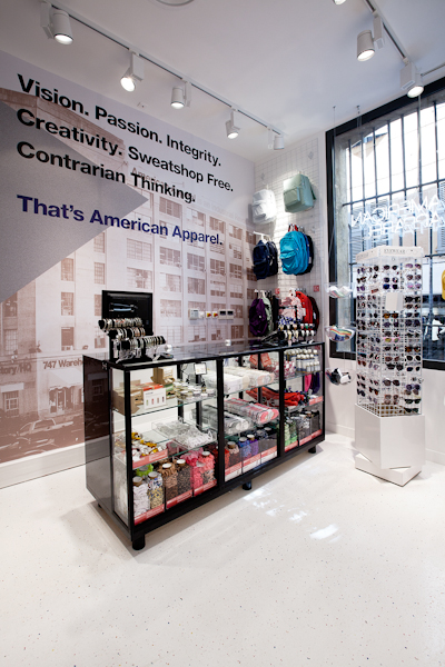 aldo_paredes_american_apparel_aix_en_provence_boutique_hd-17
