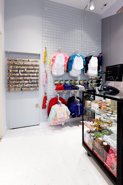 aldo_paredes_american_apparel_aix_en_provence_boutique_hd-18