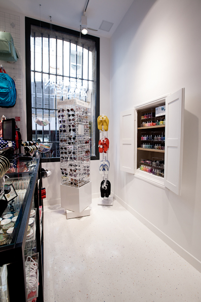aldo_paredes_american_apparel_aix_en_provence_boutique_hd-19
