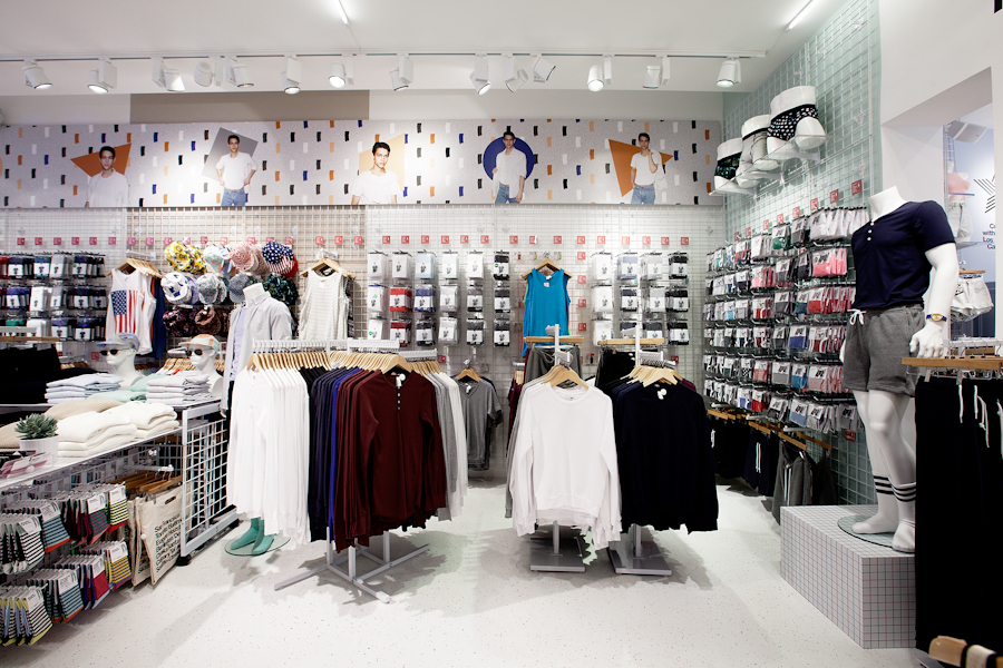 aldo_paredes_american_apparel_aix_en_provence_boutique_hd-23