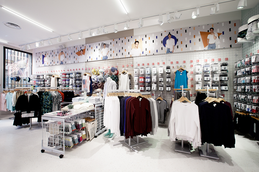 aldo_paredes_american_apparel_aix_en_provence_boutique_hd-24