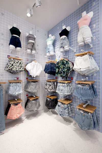 aldo_paredes_american_apparel_aix_en_provence_boutique_hd-32