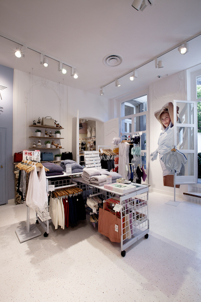 aldo_paredes_american_apparel_aix_en_provence_boutique_hd-34