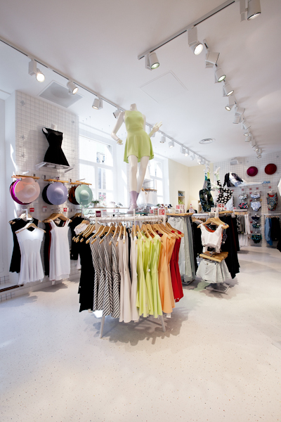 aldo_paredes_american_apparel_aix_en_provence_boutique_hd-35