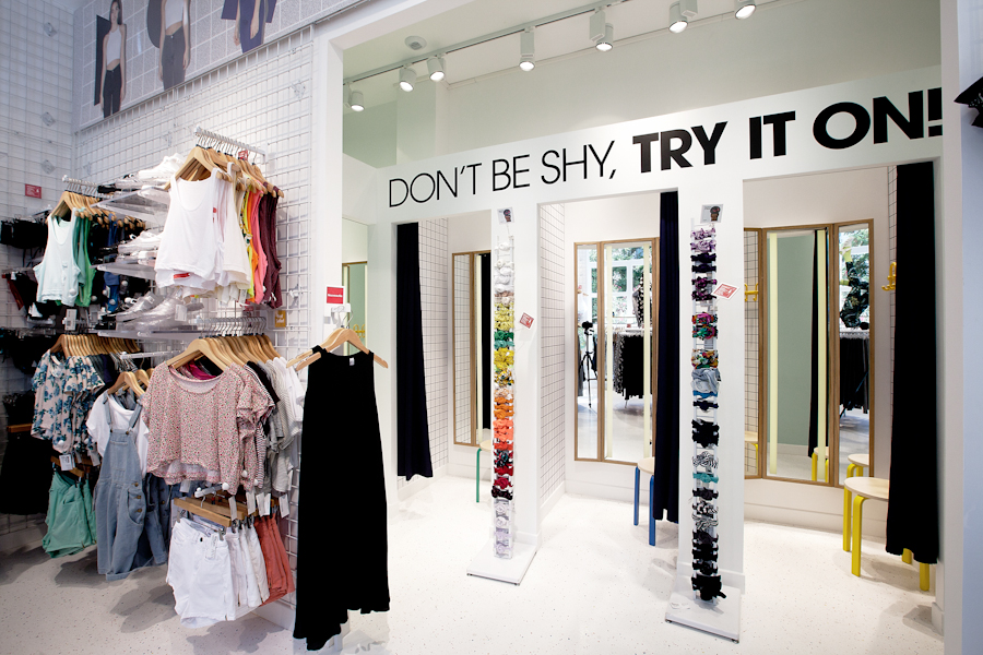 aldo_paredes_american_apparel_aix_en_provence_boutique_hd-39