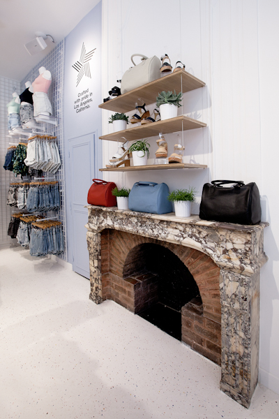 aldo_paredes_american_apparel_aix_en_provence_boutique_hd-44
