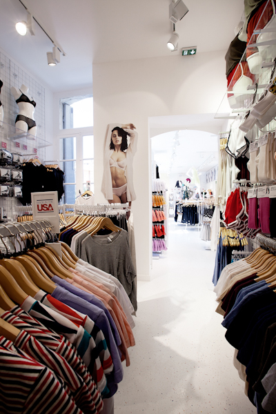 aldo_paredes_american_apparel_aix_en_provence_boutique_hd-45