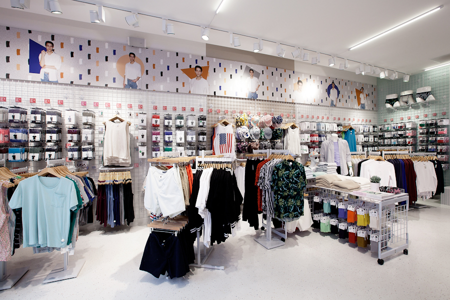aldo_paredes_american_apparel_aix_en_provence_boutique_hd-6