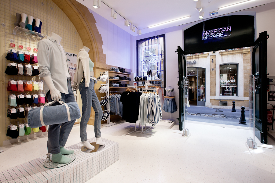 aldo_paredes_american_apparel_aix_en_provence_boutique_hd-9